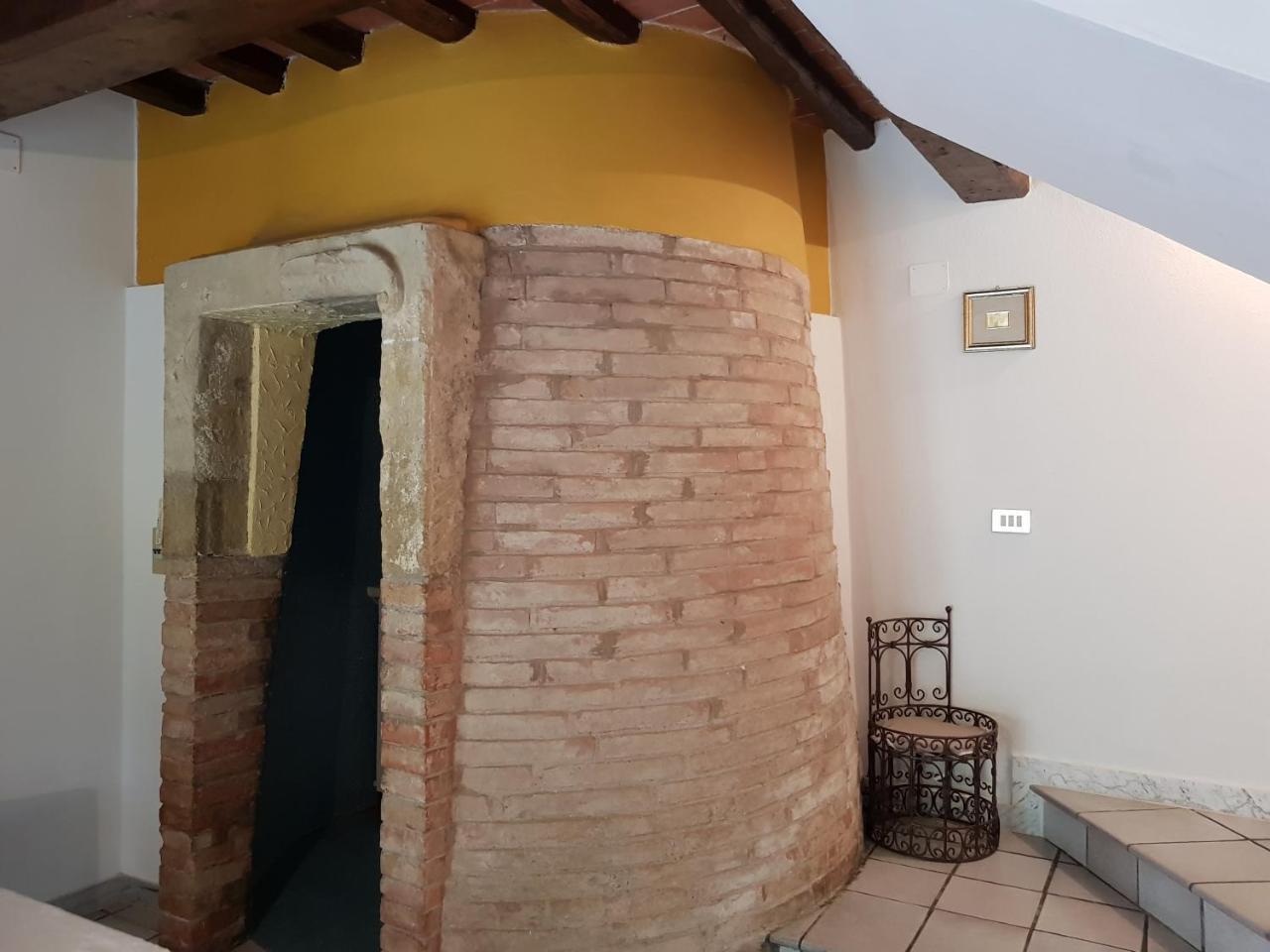 Guest House Il Giardino Colle Val D'Elsa Bagian luar foto